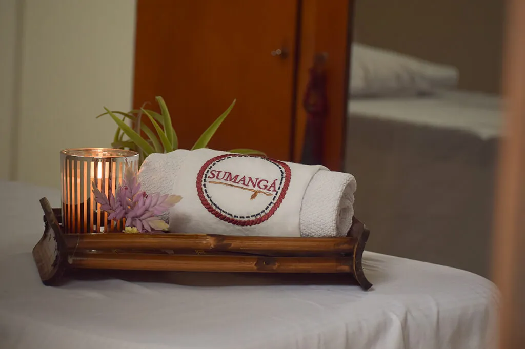 beneficios masaje piedras volcanicas hotel sumangá